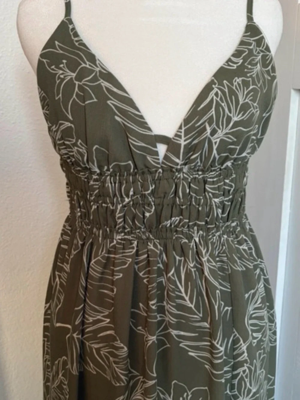 Relaxed Olive Leaf Print Maxi Dress